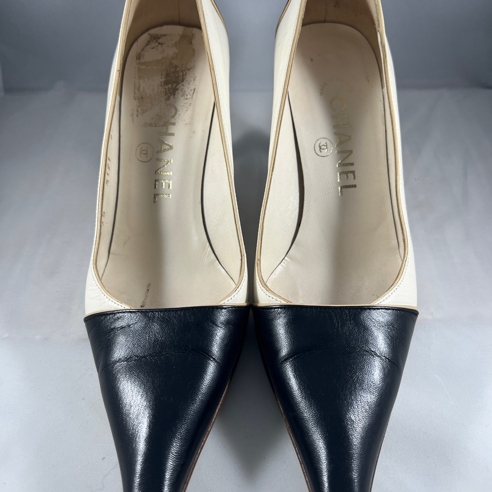 CHANEL Bi-Color Black and White Cap Toe Classic Pump